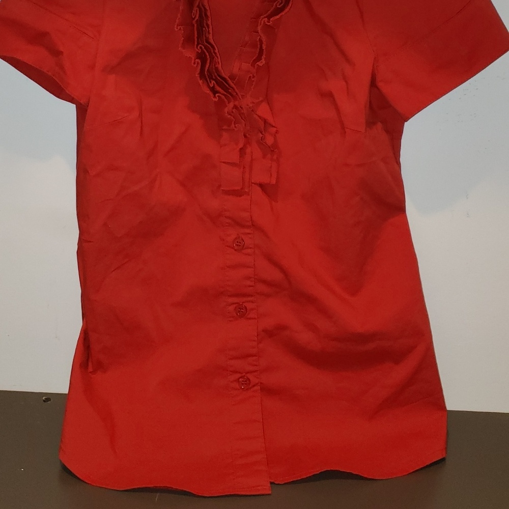 ❤The Limited Short Sleeve Ruffled Button-Down - Picture 2 of 7